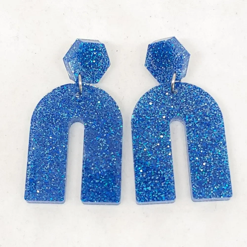 Earrings Upside-Down U Glitter Studs - Picture 3 of 3